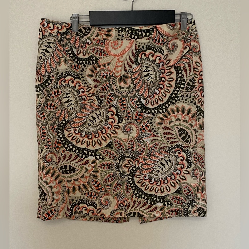 Van Heusen Women’s Knee-Length Peach, Cream & Light Green Paisley Skirt, Size 14